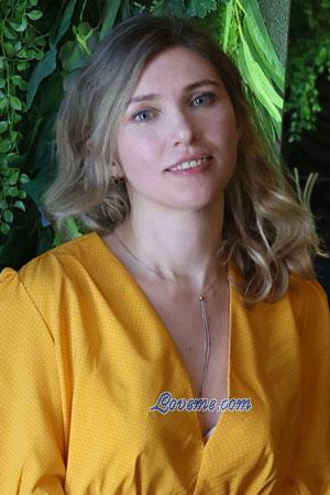 220744 - Oksana Alter: 38 - Ukraine