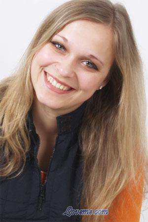 86013 - Julia Alter: 24 - Ukraine